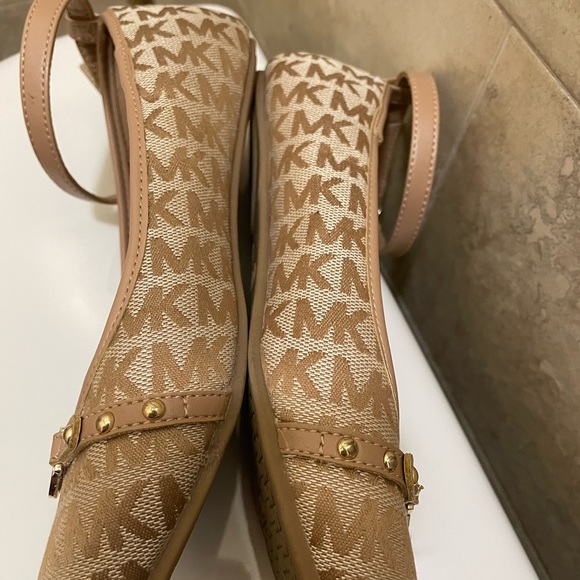 COPY - New MK flats size 4 but runs big - Picture 5 of 16